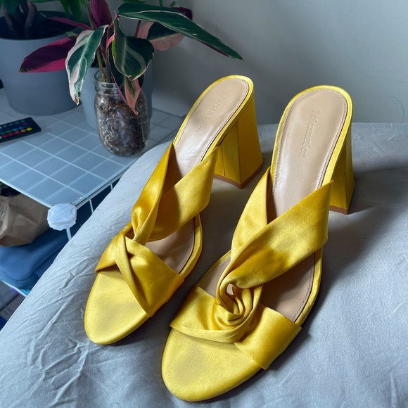 Reformation Elyse Sandal - Picture 1 of 6